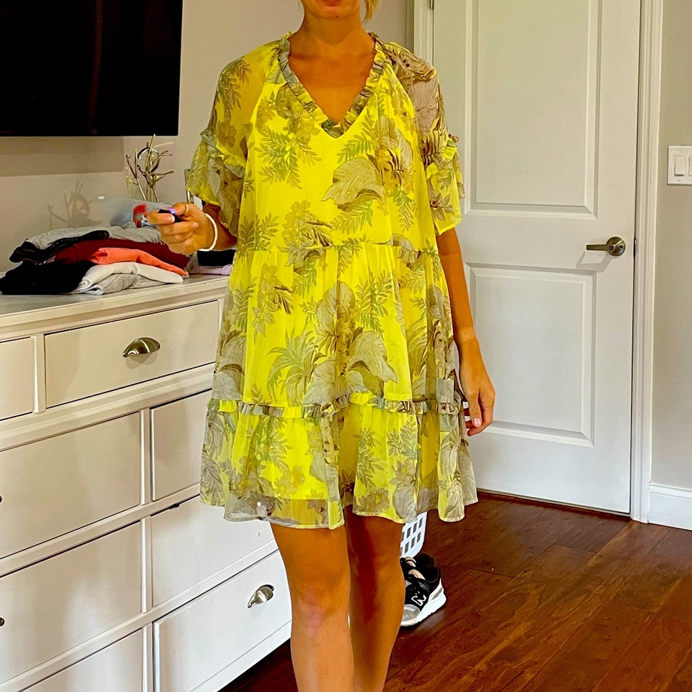 H&M Tropical Print Dress. US 4